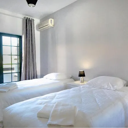 Vila Casa De Verao - Swimming Pool - Free Wifi - By Bedzy *
