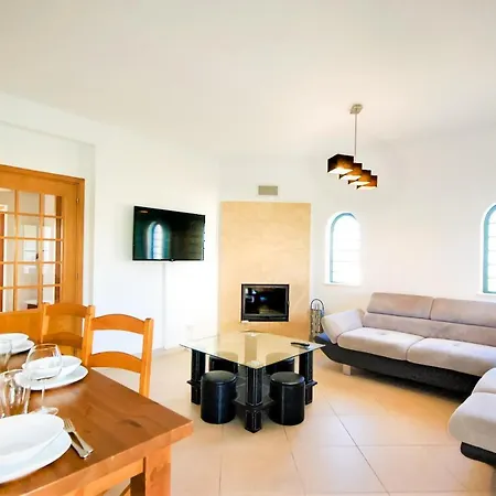Villa Casa De Verao - Swimming Pool - Free Wifi - By Bedzy Ferreiras