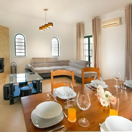 Casa De Verao - Swimming Pool - Free Wifi - By Bedzy *
